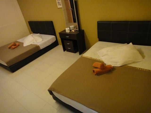 Eight Mentigi Guesthouse Cameron Highlands Quarto foto