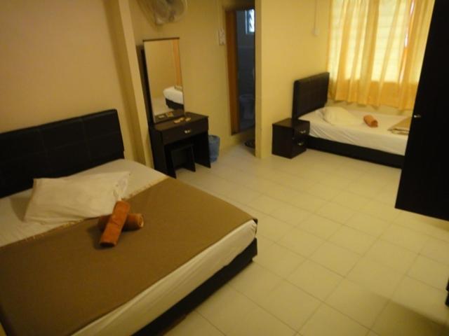 Eight Mentigi Guesthouse Cameron Highlands Quarto foto